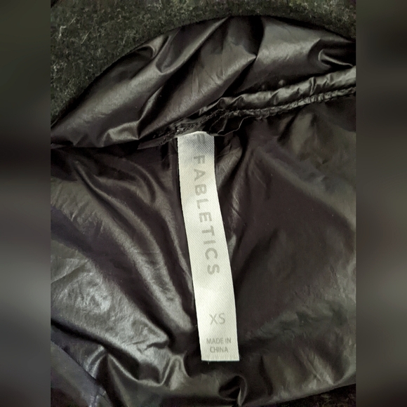 Fabletics puffer vest - Picture 4 of 6